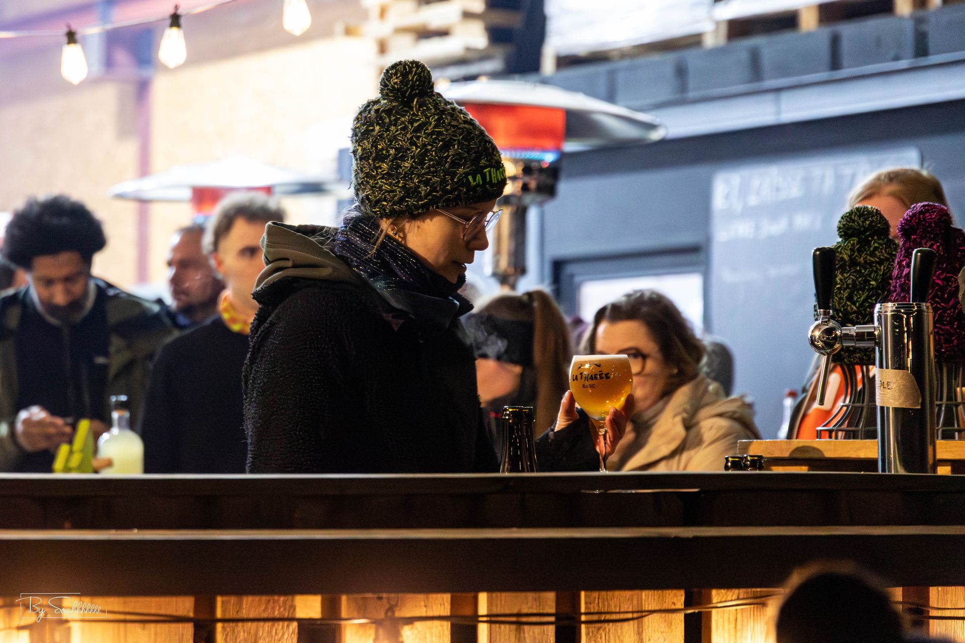 Ambiance du soir au bar de la brasserie